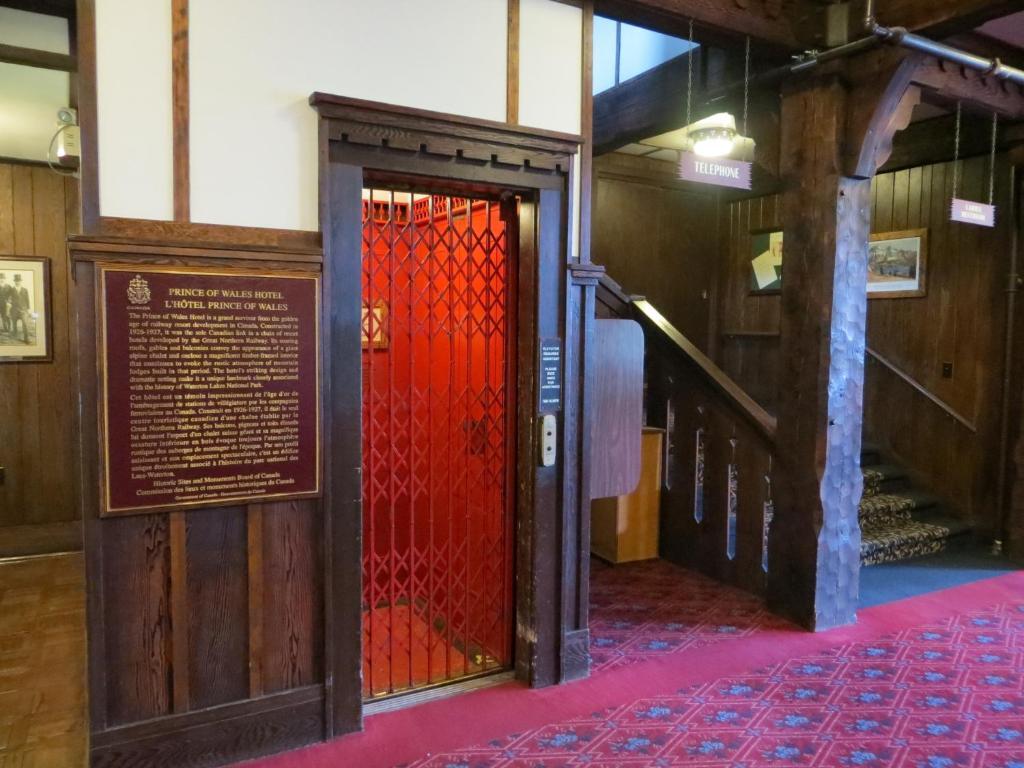 Prince Of Wales Hotel Waterton Park Extérieur photo