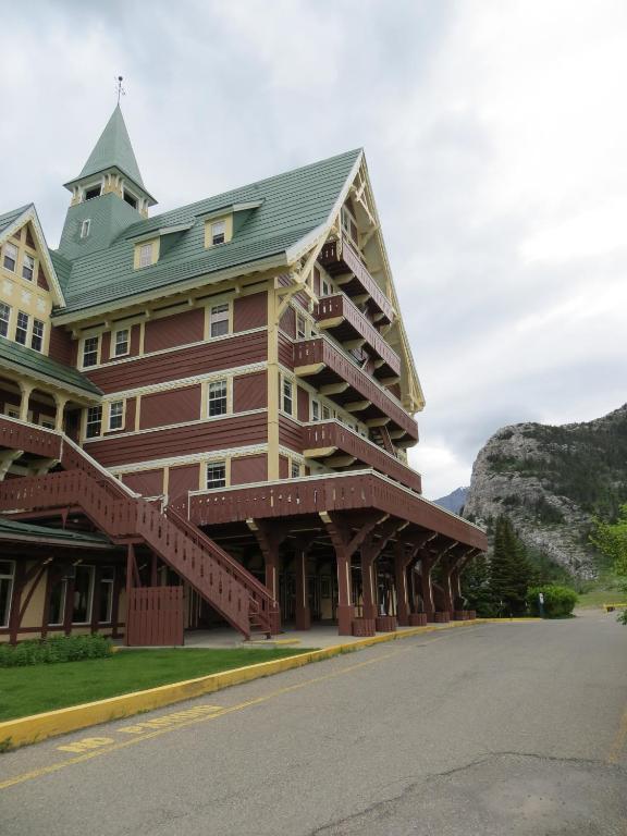 Prince Of Wales Hotel Waterton Park Extérieur photo