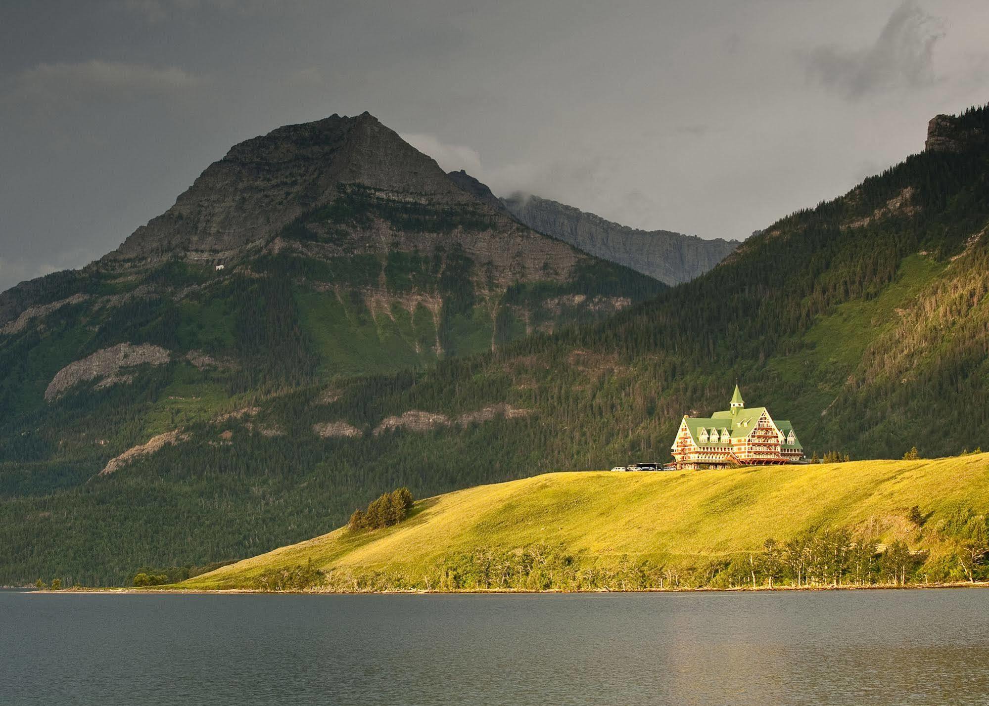 Prince Of Wales Hotel Waterton Park Extérieur photo